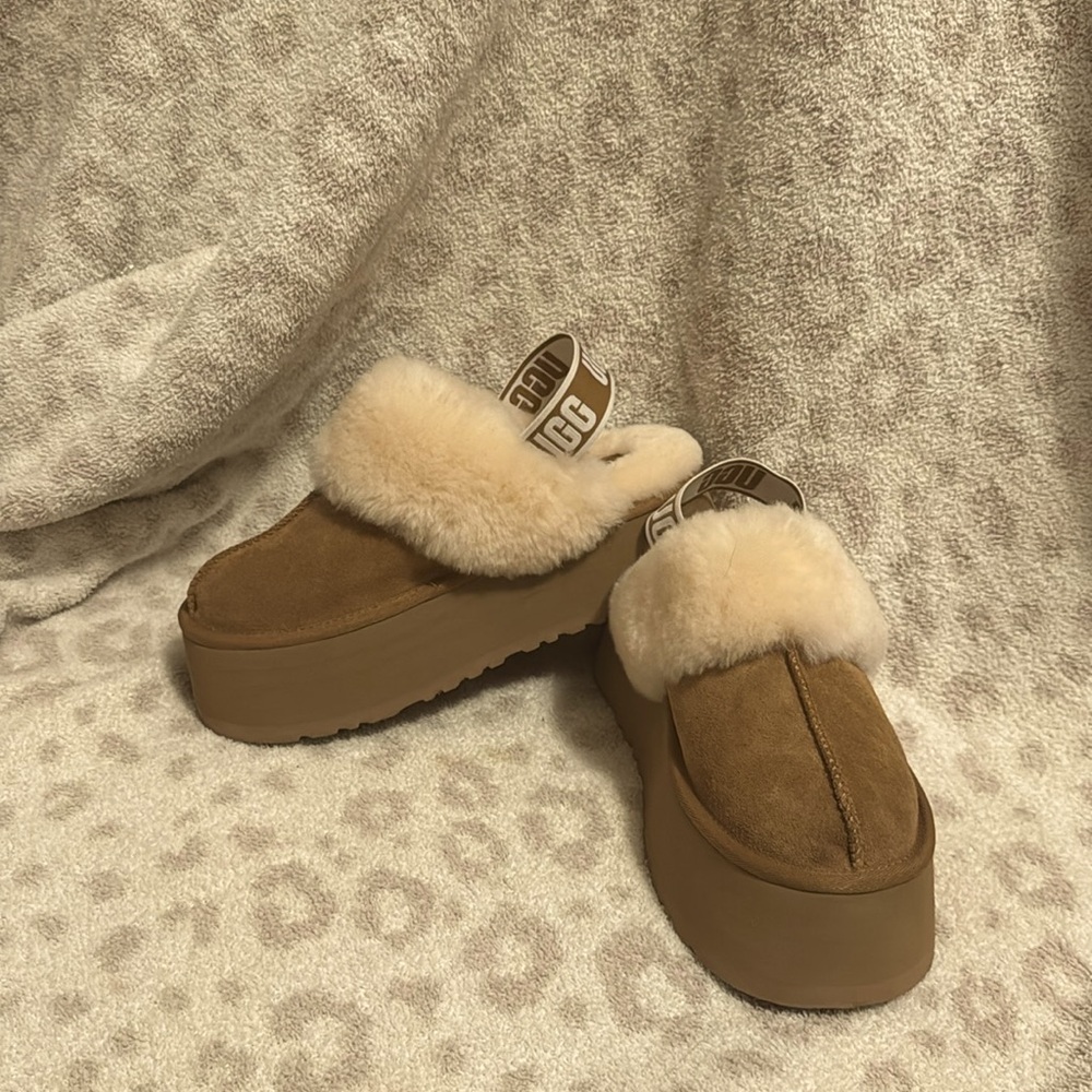 Women’s platform Uggs, size 9, brand new, never been worn!
